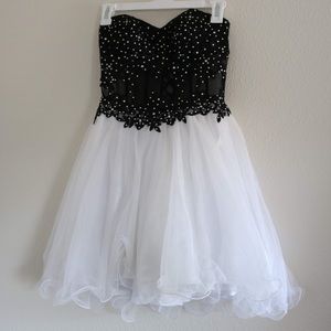 Black and White Strapless Short Dress